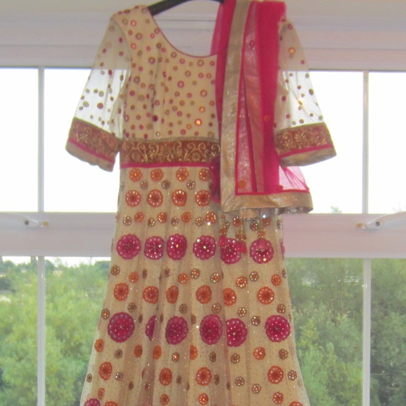 Stunning Indian Bridal Mehndi Wedding Dress - Picture 4 of 7